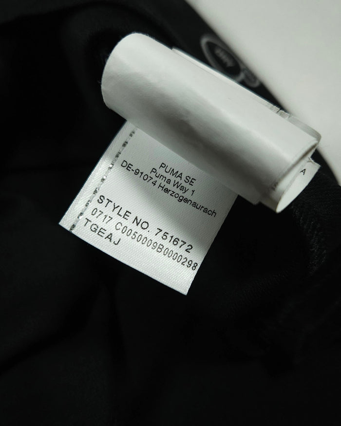 2017-18 Borussia Dortmund Away Shirt - detailed view