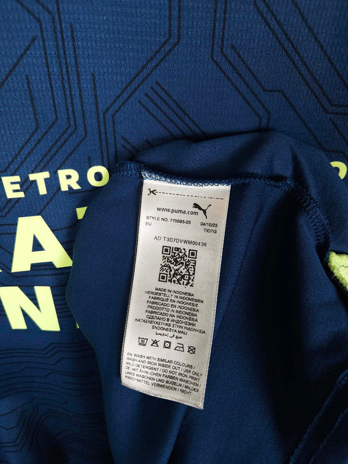 2023-24 PSV Third Shirt De Jong #9 - detailed view