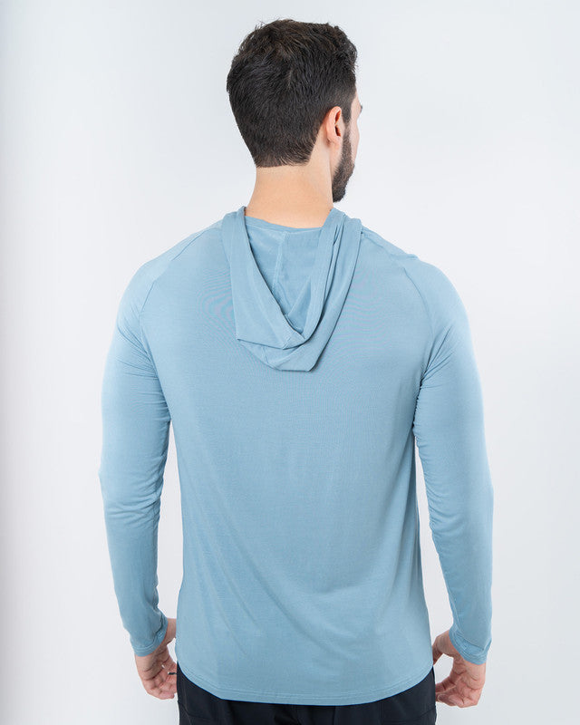 Playera con gorro Performance MAJA® Bamboo, Azul acero, vista posterior, fit Relajado, Bamboo, con Tela estiramiento 4 vías, uso versátil