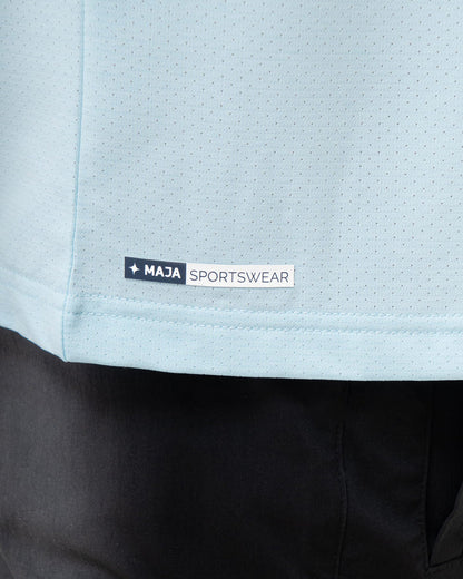 MAJA® Polo Active, Azul cielo, detalle, fit Regular, Poliéster, con Protección UV UPF50+, uso versátil